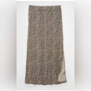 AE High-Waisted Leopard Column
Maxi Skirt
